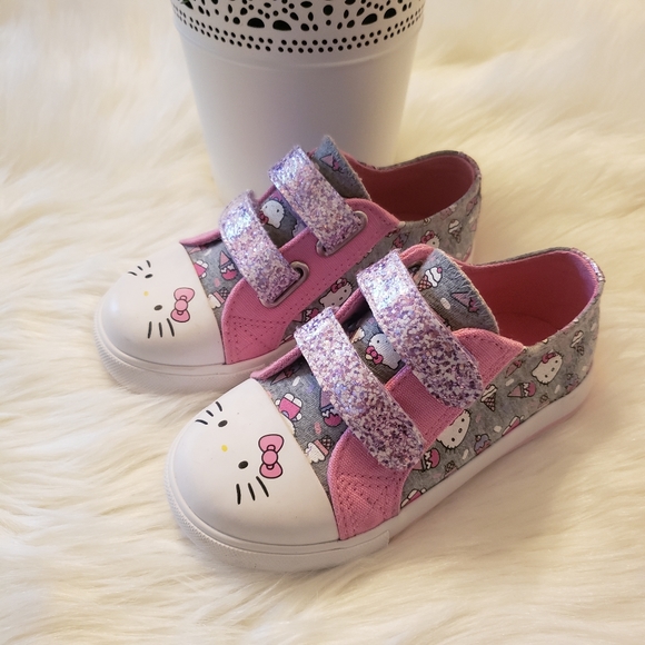 converse black ankle shoes